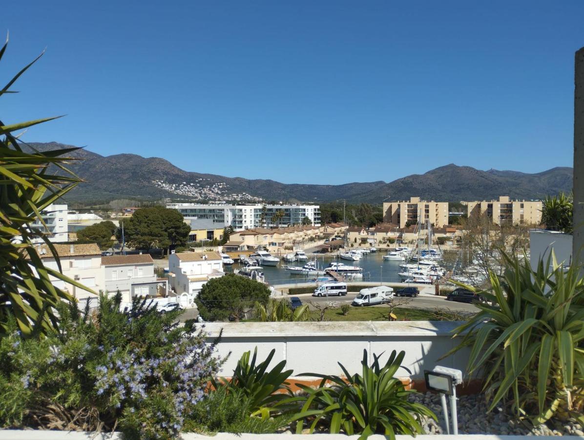 Atico Of 3 Rooms, Total 130M² Just For You With A 60 M² Terrace, Swimming Pool, Mountain And Marina View. Roses Kültér fotó